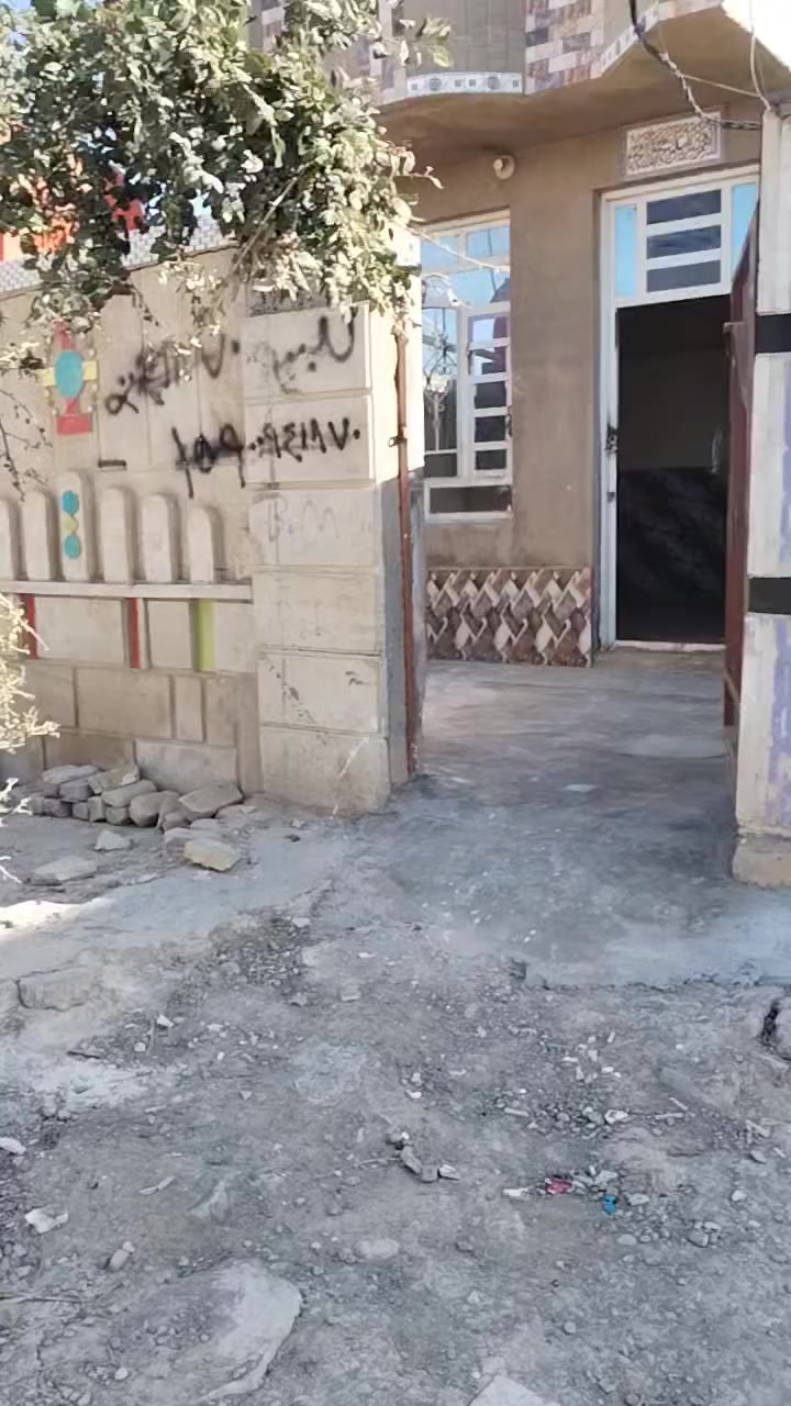 السلام عليكم دار للايجار ١٠٠ متر طابق ونص قرب شارع ١٥ هاتف ***********
***********
