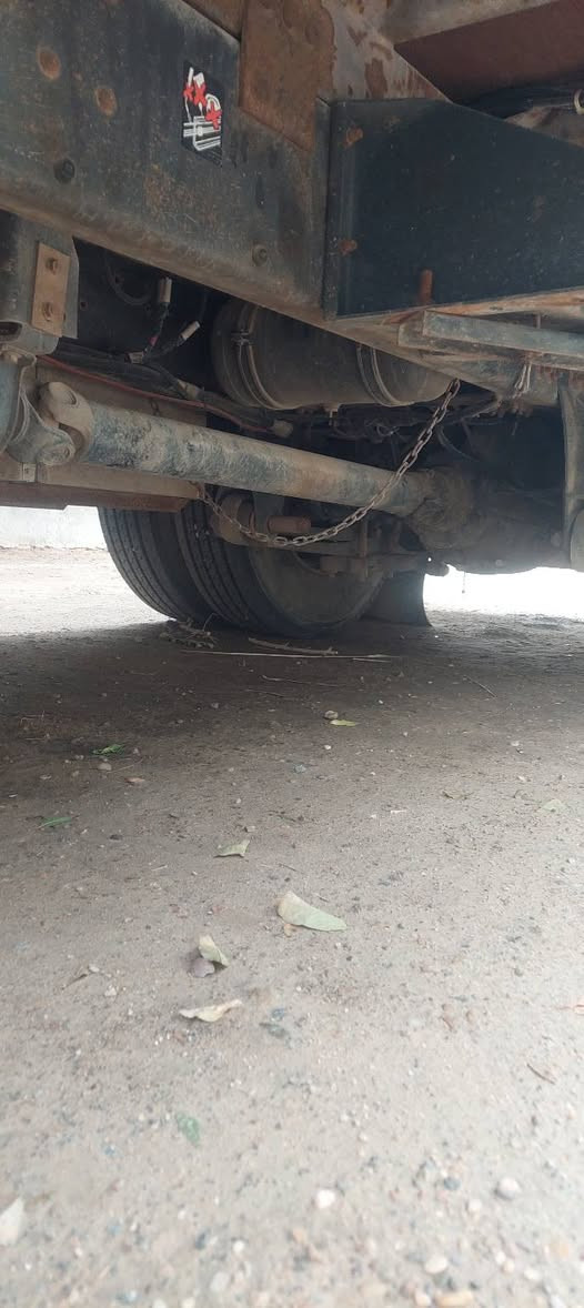 سلام عليكم للبيع فولفو موصفات  كامله موديل 2007 طول 6,5 ***********  ***********
