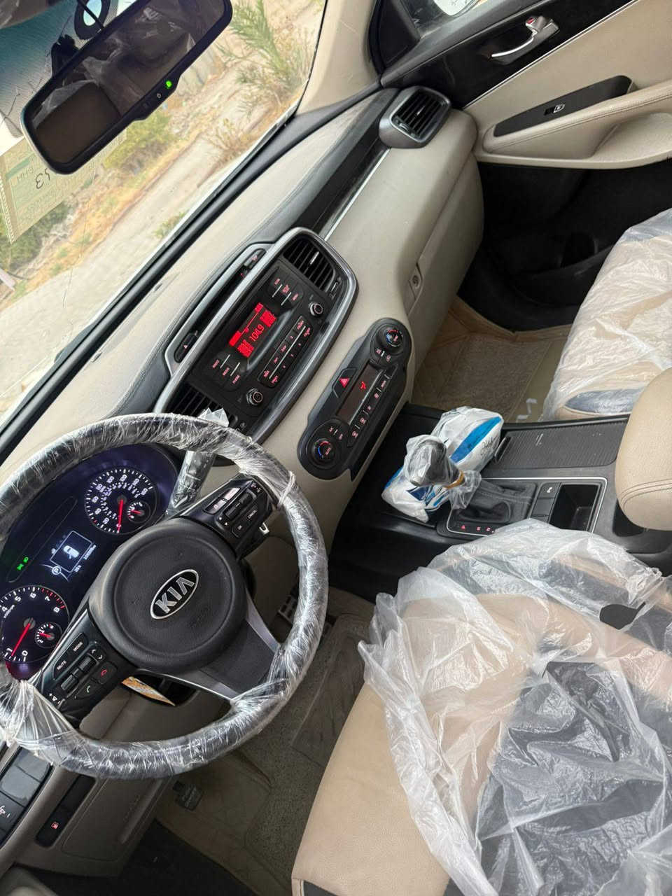 سورنتو ١٦ خليجي ٧ راكب اربعه سلندر قطعتين صبغ جاملغ وبنيد سنويه ورقم وهزه جدد رقم سليمانيه بأسمي مكانها بغداد السعر 165 وبيها مجال بسيط ***********
