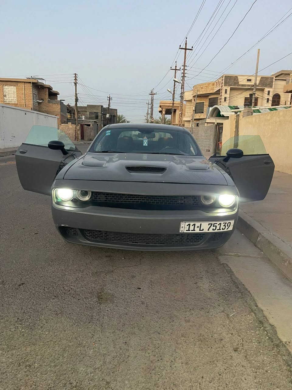 جالنجر 2018 سمنتي للبيع

السياره حادثها امامي نضيفه كلش مال جناي 

‏‪***********‬‏ استفسار اكثر واتساب
