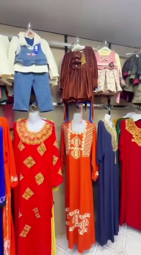 سلام عليكم..  محل للبيع كامل مكمل كوزمتك عطور ملابس مكياجات ✅
ملابس نسائي واطفال ولادي +بناتي  بضاعه كلها جديده 
المحل كامل بس تدفع ايجار ✅
تاخذ المحل كامل هوى واثاثة ✅
للاستفسار اكثر ***********✅
عنوان المحل  الانبار راوه جديدة مقابيل سوق الاصفر صح ✅
