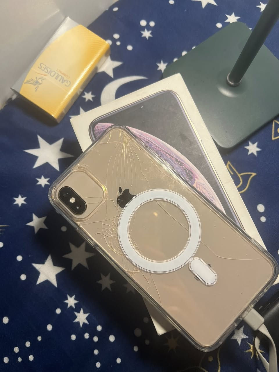 بيع فقط بدون مراوس Xsmax ذهبي ذاكرة 256 مو 64 عربي بطارية 88 مبدله شرط وكاله تفصيخ كلشي شغال كامرات اتصال نت كلشي لفيس ايدي يرادله برمجه السعر 150 
مكاني بغداد ***********
