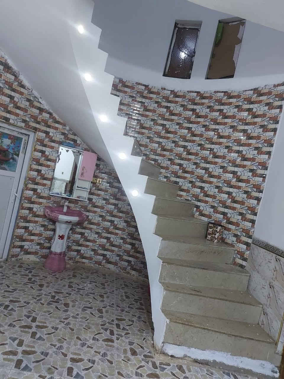 بيت للبيع طابو صرف مساحه 200م مكان ميمونة حي السلام قرب مدرسه صدى الطف قاط واحد يتكون م̷ـــِْن غرفتين وصاله واستقبال ومطبخ وصحيات
سعر 110 بيت للبيع او مراوس بيت سعر اقل وينطي فرق الاستفسار تصل على رقم ***********
