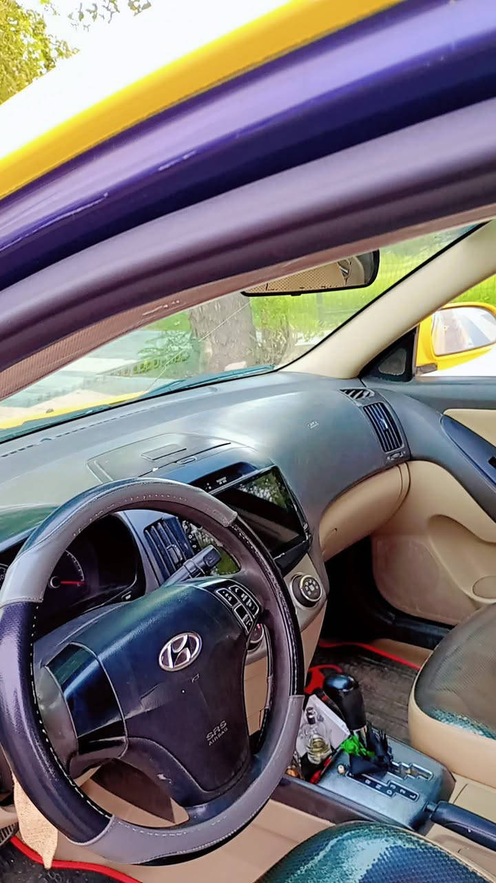 السلام عليكم انترا وارد امريكي موديل ١٠ محرك وكير قبل كم شهر شادهن جدد وضفيرة جديدة تخم تاير ويل جدد دوشمة ارضية وسقف جديد تبريد جديد صدر جديد مصبوغة فرن جديد باتري جديد 
٩٣ وبيها مجال اذا اكو مراوس بخصوصي موديل حديث اني خادم وفلوس الفرق نقد 
العلوان مدينة الصدر وهذا رقمي ***********
