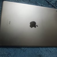 ايباد 9 • ٢٥٦ • شاشة مكسورة