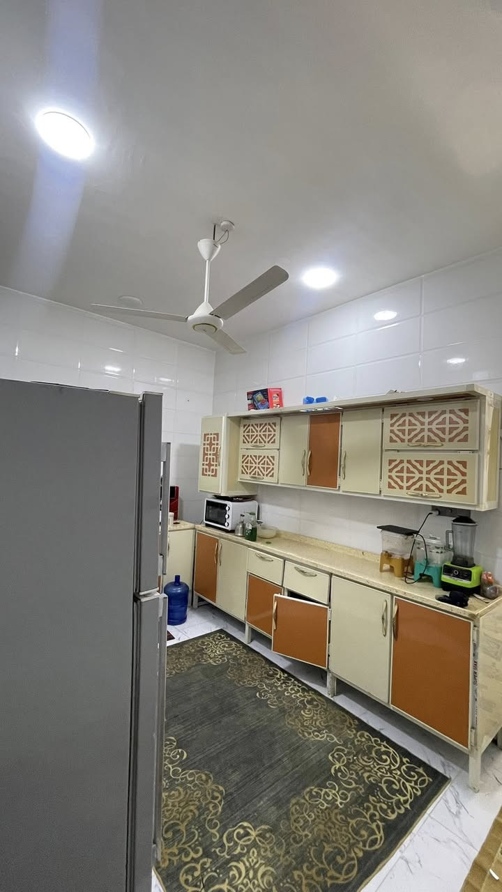 بيت للبيع زراعي سند 25 طابقين بناء حديث (سنه 2025)
المساحه /100 م 

🌏#الموقع /حله /شارع 80 جهه كربلاء -خلف نون مول 

يتكون البيت من الطابق الاول :مطبخ -صاله -كلدور-غرفه نوم -مجمع صحيات 2-

الطابق الثاني:غرفتين نومً-مجمع صحيات 

للاستفسار اكثر مراجعه مكتب{#اضواءالمدينه}

يتوفر لدينا كافه العروض بااسعار مناسبه -بيوت-قطع -دوانم 

🌏#عنوان المكتب /حله /بدايه شارع 80 جهه كربلاء-مقابيل اسماك الشجيري ☎️***********
