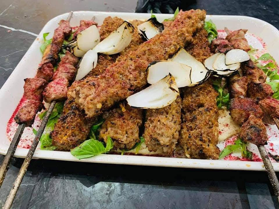 🔥لما المشويات يبقى ليها طابع شرقي أصيل🔥
في كل قطعة لحمة، في كل ريحة فحم.. فيه حكاية بتتحكي من قلب المطبخ الشرقي😎
مشاوي الروان بيقدملك المشويات اللي تفتح النفس وتخلّي كل قطمة ليها معنى 🤤
من الكباب والتكه والمعلاك وكباب الدجاج وتكه دجاج  والمندي.
كل حاجة معمولة بإتقان، متتبلة بطريقة سرّها في الطعم، ومشوية على الفحم زي ما بتحب
✅ طعم يفضل في بالك
✅ ريحة تشدك من أول ما توصل
✅ تسوية محسوبة على المزاج الشرقي
جرب بنفسك، وخلي أول تجربة تكون مميزه 
مشاوي الروان.. طعم شرقي صعب يتنسي ❤️
📍 حي الشهداء مجاور مجسر المشاه. 
📞 للطلبات والتوصيل:
📱 *********** 
☎️
