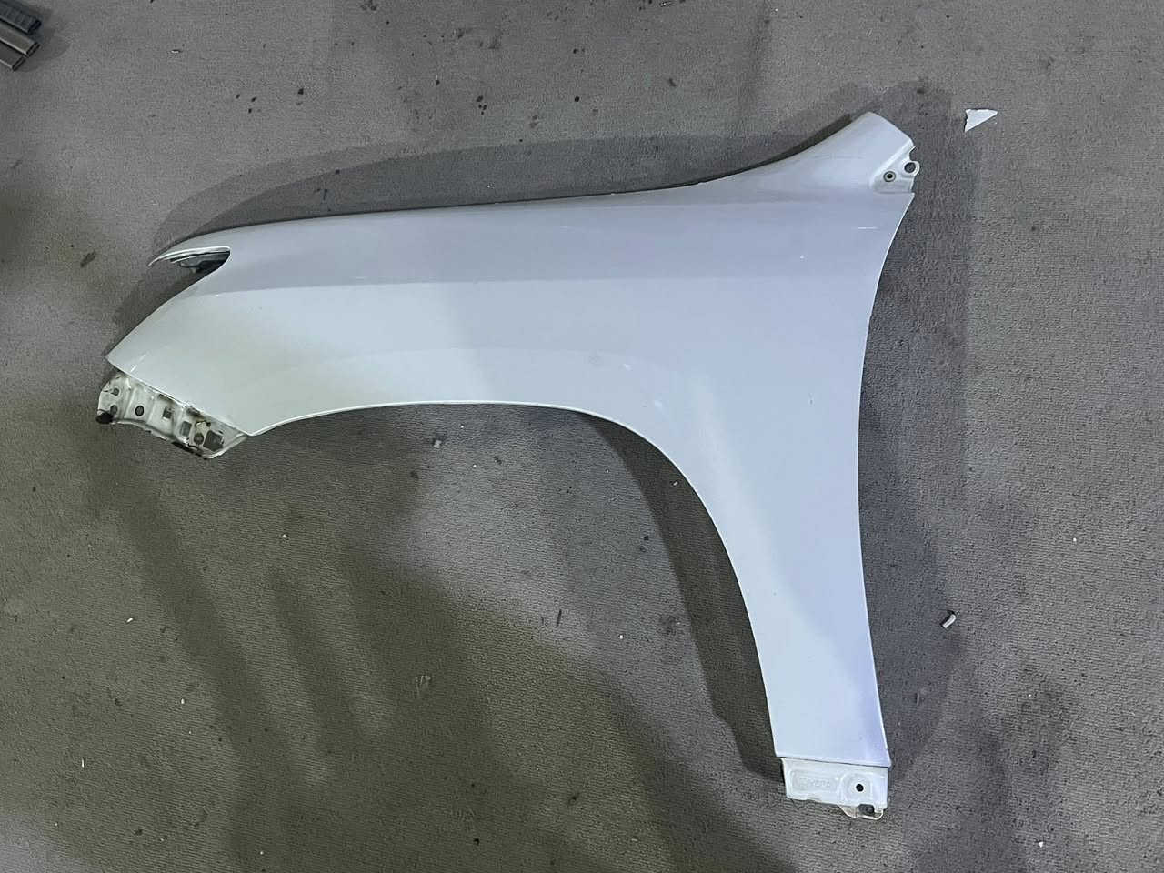 للبيع أغراض لكزز جميع الأغراض اصليه وبدون قطره صبغ 

بنيد+ جاملغ سايق+بكلايتات+ماصدات+دعاميه اماميه+

شباك دعاميه+ بيبان+ جامات خلفيه+ شفقه جنطه +

دواسات+ يدات بيبان عدد ٤+ جكات بنيد+ غطاء جامات جانبيه 

طبربايز اماميه +خلفيه +هوك خلفي 

ملاحظه البيبان يرهمن لاندكروز + لكزز 

والاغراض كلها بلاديه حدثت سيارتي واريد ابيعهن واليريدهن 

شلعه وحده بي خير ويتدلل 

عنواني بابل 
***********
