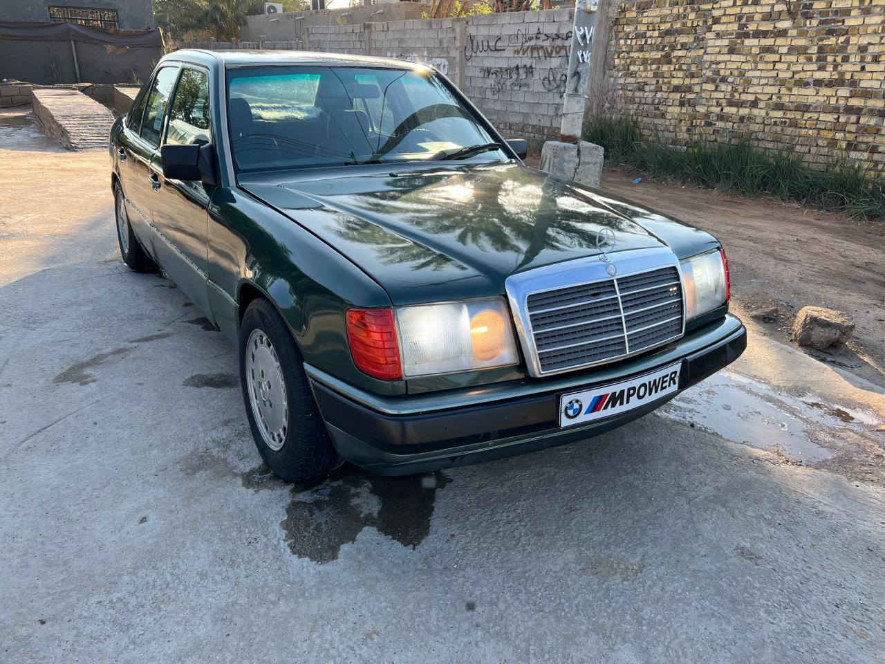 سلام عليكم 
مارسدس دب 300SE 
موديل 1990
رقم الانبار ألماني سنويه لغاية 2028
مصبوغه عام للجماليه 
كير ومكينه بلادي مكفولات  
حداديه تخم تاير 
كهربائيات كله شغاله مكفوله من الضربه
سياره جاهزه كل نقص مابيه  السعر50 وبيه مجال 
مكان السياره كربلاء طويريج 
 للاتصال ***********
