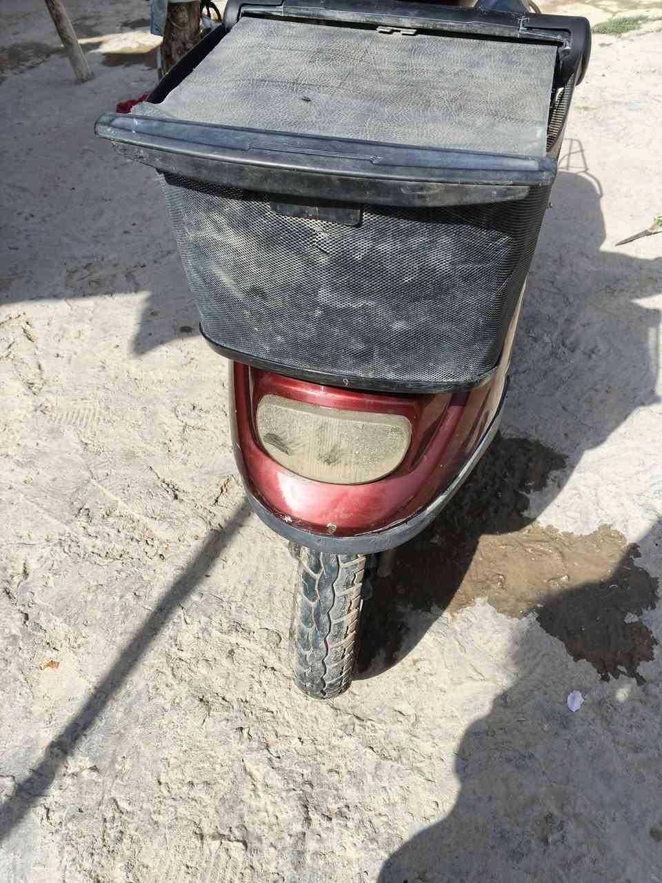 سلام عليكم دراجه منغولي ام سله دراجه شغاله بس يرادلها شغل شويه. لايت مابيها تجي تفحصها وشوف. شاصي طاك ملحوم.   يعني شي عله شي هيه شغاله.    سعر 175بيها مجال حك الجيه.   مكاني كربلاء. امن داخلي.   ***********
