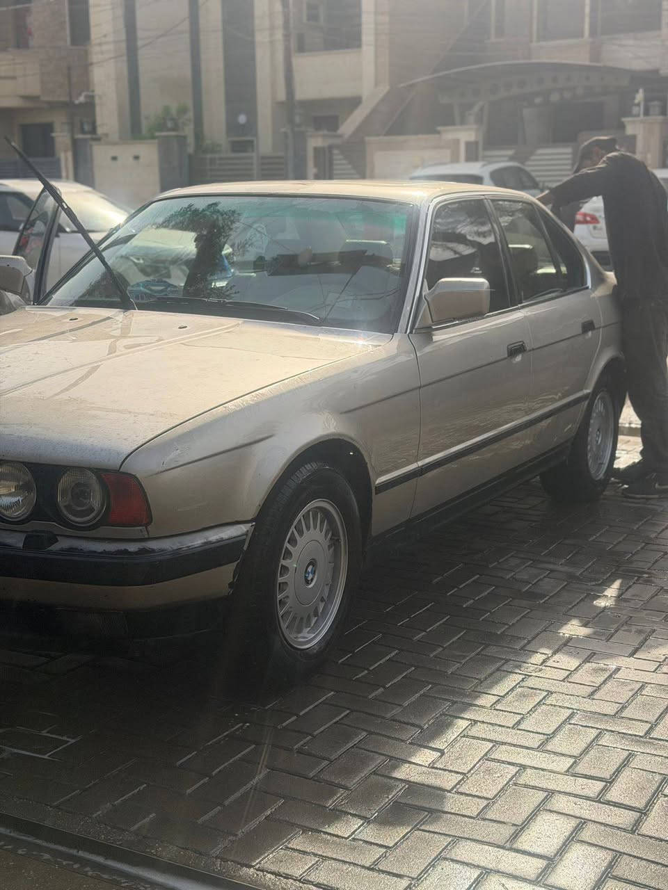 اسلام عليكم
BM موديل 90 حجم 525 مفتوح سيارة بلادية
وكلش نضيفة گير محرك جدد تبريد شغال رقم بغداد 
مكان بغداد 
***********
***********
