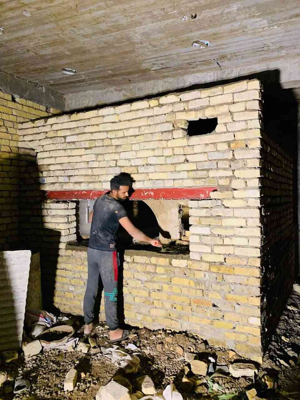 الهم صلي على محمد وآل محمد 
عملنه في عده مواقع انشاله ينال اعجابكم .
نعلن عن استعدادنا (لبناء افران الصمون -بناء كوره لحم بعجين-بناء تنانير ـ ومن الله التوفيق )
مواصفات العمل.
مواد عملنه عكاده العرقجين بلطين والفرشي .
ستاو كامل للصمون .
طابوك حراري التركي الاصلي .
القوس والباب متانه درجى اولى .
كوادر متخصصه للعمل ذوي خبره عاليه .
ضمان الكوره ٢٥ سنه. 
ومن الله التوفيق رقمي بي واتساب . ***********.
