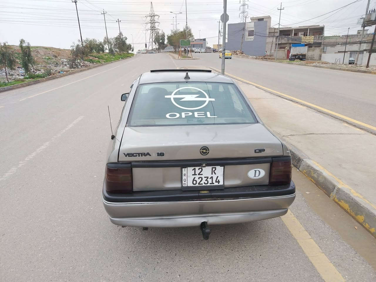 السلام عليكم فكتراه.موديل.92 حجم 16 محرك وكير بشرط شرط التحويل والوكالة سنويه راقم سنويه جديده كربون بنزين بيها مصبوغه حزام شرط بدون معجون شرط سياره جديده كليش بيها شقال السعر ٤٣ العنوان موصل جانب الايمن *********** الاسيا ***********
