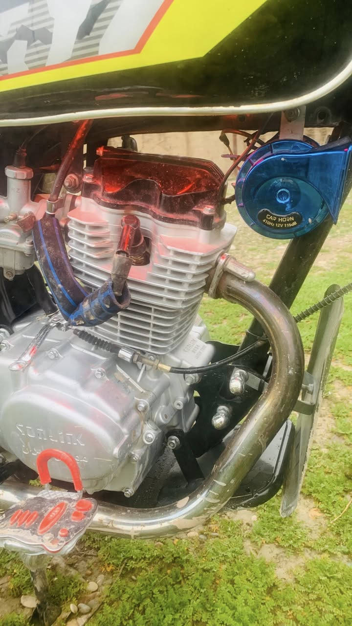 يالله شباب دراجة سونك موديل2024بعده بالنايلون شرط النظافة 
كله عل بلاد كامله مكمله  اوراق كامله مال جناي كهربائيات كلها شغاله شاشه كيلومتر ورون الكتروني ويالة جديدات محرك اسبانه ممدوده عليه بدون اي نقص

سماعة
صالنصه نغمتها حلوه 

محرك يابان made in Japan

هورن بوش

دبلات فول نعومه

درع محرك 

كشن مدوشم 

دراجة تخبل احلى من الصور تجي تشوف بعينك

اخوان اني مكلف بالنشر اتصل على الرقم وتدلل

***********
