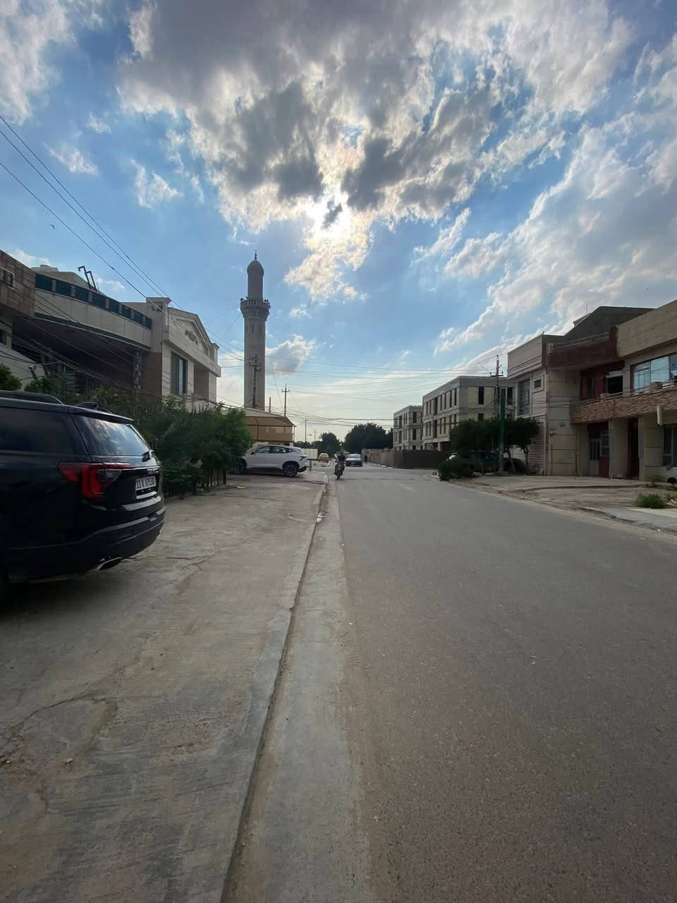 #للأيـــجار_في_الســـيدية 

تجاري او سكني بيت مساحه 160م واجهه 8 م شارع 20 م ورصيف 7 م يحتوي على كراج سيارة ومدخلين 
غرف نوم عدد 3 وتكدر تسويهن 4 وصالة ومطبخ وهول حولي وخدمات عدد 4 ومناور 3

تريد البيت مؤثث بلكامل او فارغ حسب الحاجه يؤجر تجاري گ مقر شركة او معهد او مركز تجميل او غيرها من الامور التجاري ويرهم ايضاً للسكن 

📍الموقع السيدية الاقتصاديين قرب جامع السيدية وحلويات الهلالي

متوفر تصوير فيديو داخل البيت 

بأمكانك عرض عقارك عندنا 
زبائننا الكرام نستقبل كافة عروضكم وطلباتكم

للاستفسار يرجى الاتصال على الرقم
*********** 

او زيارة مكتب القيسي للعقار والأعمار
عنوان المكتب
#السيديه_شارع_المركز_مقابل_التفاح_الاخضر
