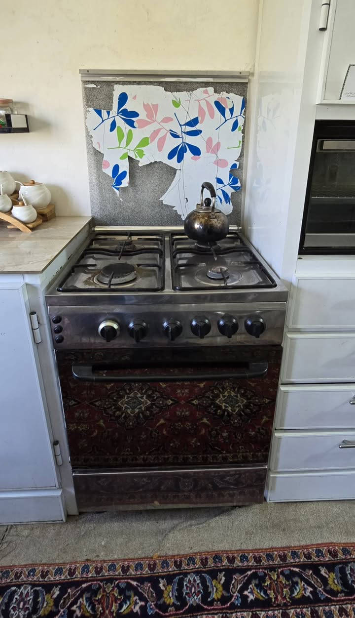 اثاث منزلیه ه قطعه اخو الجدید
ثلاجه
طباخ
غساله
کاونترات مع کنتور ابو ۴ بیبان 
کلهن ۸۵۰ الف دینار 
الاتصال ***********
