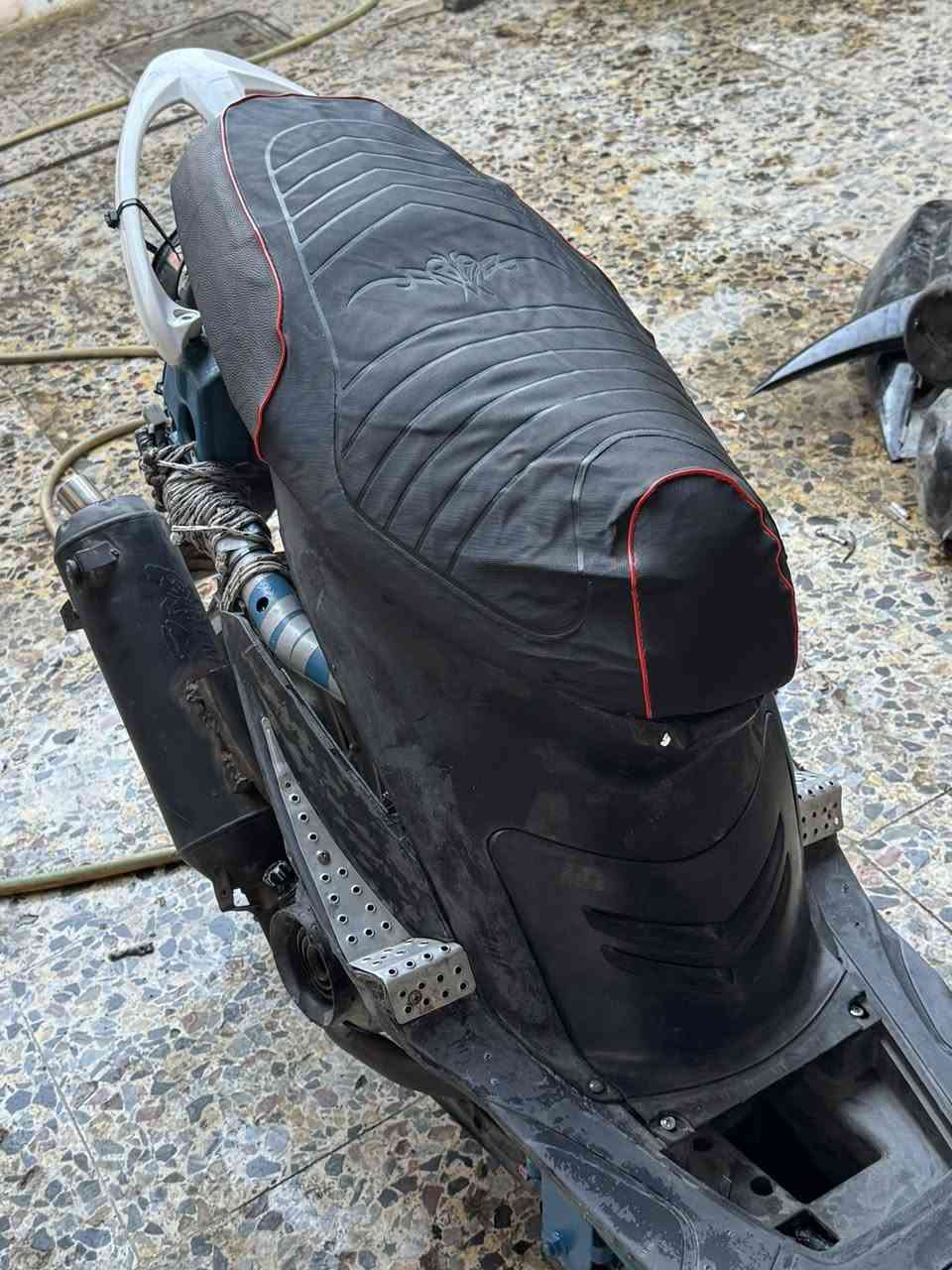 السلام عليكم دراجه ماكس عدله كفراته موجوده كامله بوشه 55 نقصها شوته وباتري الدراجه شغاله من اول هندر السعر 270 وبيها مجال عنواني بغداد البياع ***********
