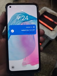 جهاز ريلمي ٨ جهاز كلش نظيف بدون جلخ ذاكرة ١٢٨ سعة البطارية ٥٠٠٠ مللي ا...