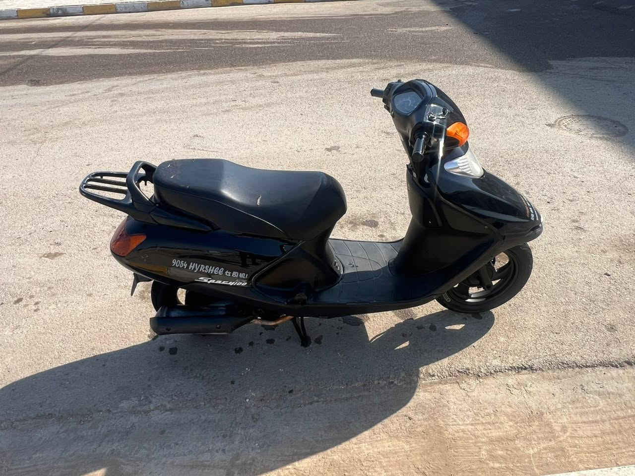 سلام عليكم للبيع دراجه سبيسي يباني محرك ناعم كفرات  اصليه كابريتر اصلي شلعه معدل كهربائياته كله شغاله خاص... ***********
