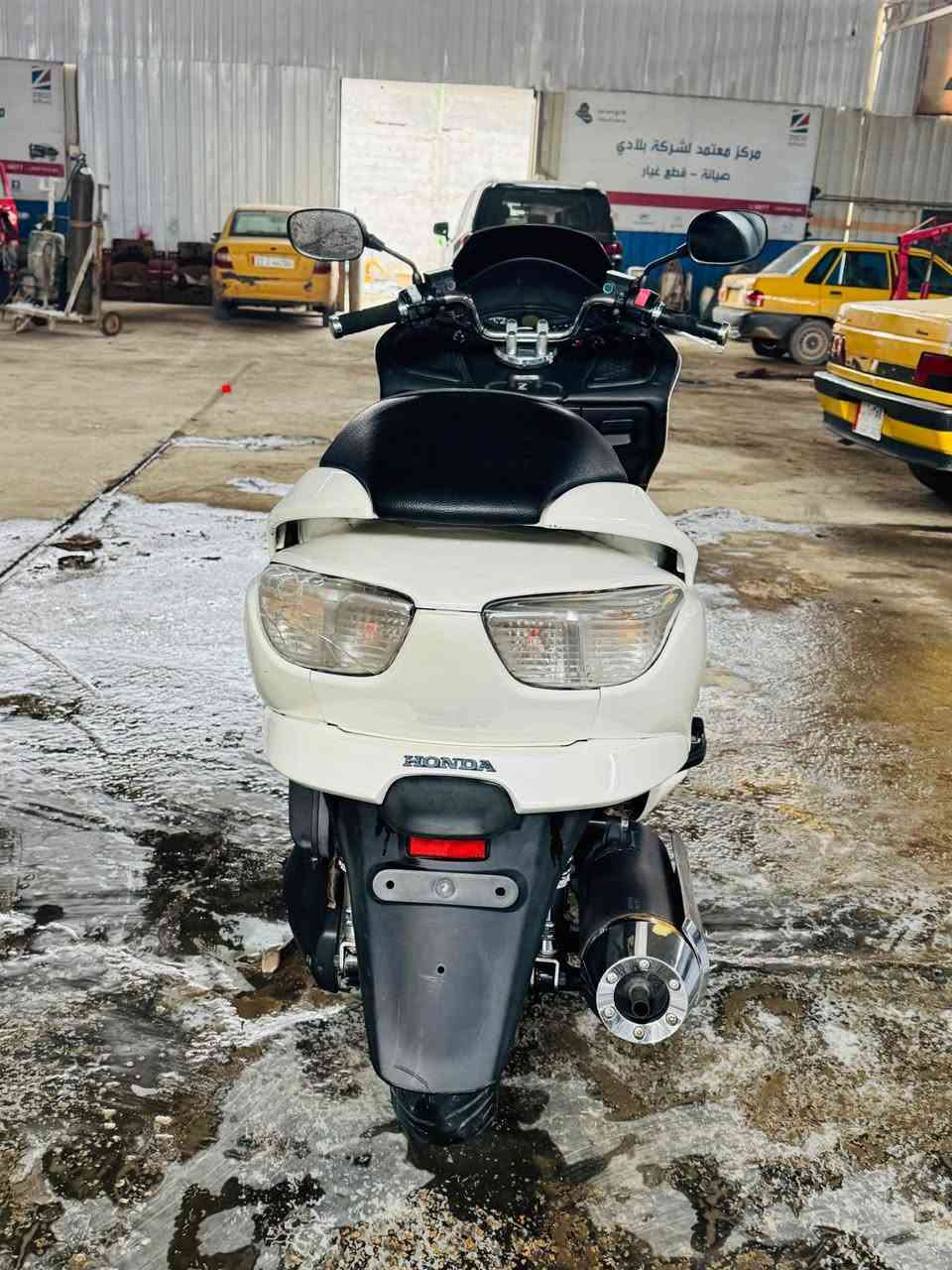 سلام عليكم فورزه 09 للبيع دراجه حلوه تجي باب البيت تكلبه شوفه تعجبك هلا بيك سعر مليون 200 وبيه مجال ملاحضته بك لايت مكسور مواصفاته اربع تحويلات 7 نمر دبلات نيكل يدات نيكل ممشه 46 ودراجه حلوه باقي تفاصيل خابرني اكلك بيهن رقم تلفون *********** مكان كربلاء كربلاء, العراق

