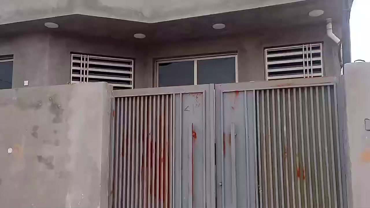 بيت للبيع طابو زراعي سند 25 
موقع تقاطع العلوية شريفه مجمع الامير السكني 
مساحة 150 غرفتين نوم صاله ومطبخ كبير وكليدور 
للاستفسار ***********
