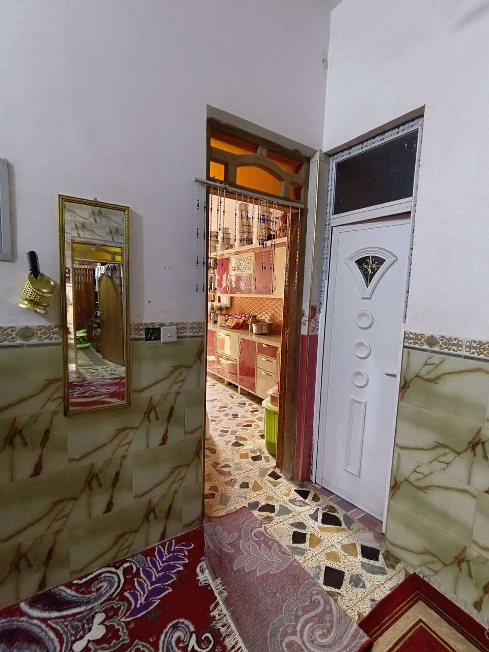 السلام عليكم بيت للبيع حي العسكري قرب السوگ طابو صرف مساحه ١٢٠ متر طابقين استفسار. ***********
