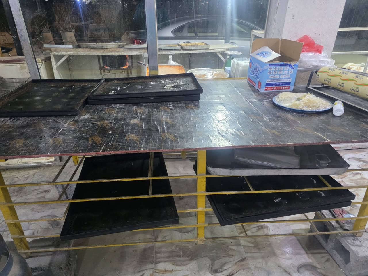 السلام عليكم معمل حلويات كامل للبيت 2 تزكا حديد +فرن ٧ خانات +عجانةعراقي درجة أولى +طاوليات حديد وفافون العدد 50 + صواني زنود 
للتواصل اسيا :‎0773 587 0840
              عراقنا:***********
