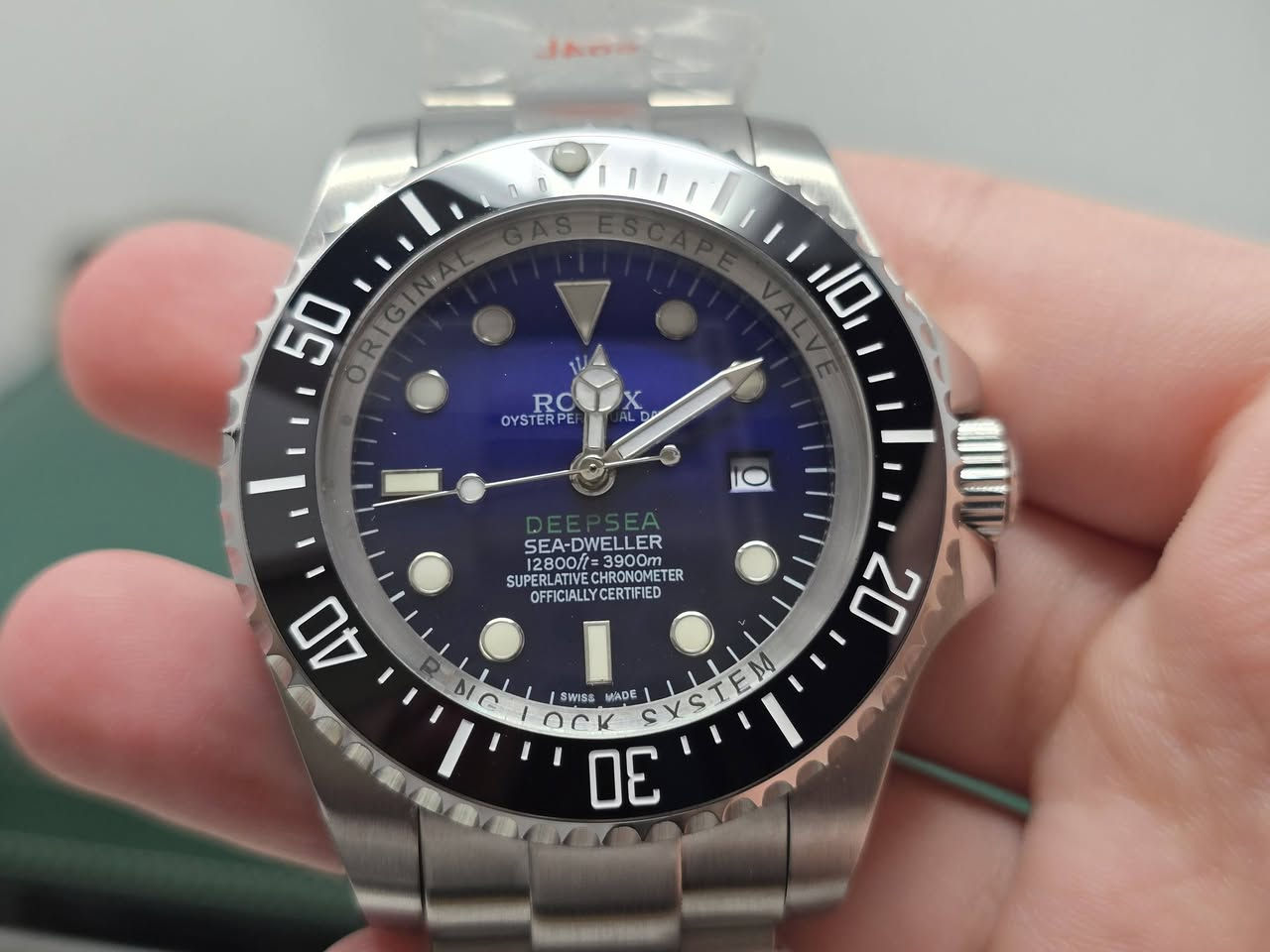 (((مزاد يبدأ من 60 ألف ينتهي ب 6 صباحًا)))
ساعه ماركه.......  من أمازون 
ماكنه اوتماتيك  لون مينا مميز 
ضد الماء وزن ثقيل رنك دوار 
أميال وأرقام لامنوس القطعه كامل ختومات 
قفل سلايد يتكبر ويصغر قفل بحري ((تفاصيل داخل فيديو))
مكاني كربلاء (متوفر توصيل)


**إذا كنت صاحب هذا الإعلان وتريد حذفه لأي سبب، رجاءا أرسل رسالة إلى الدعم الفني**