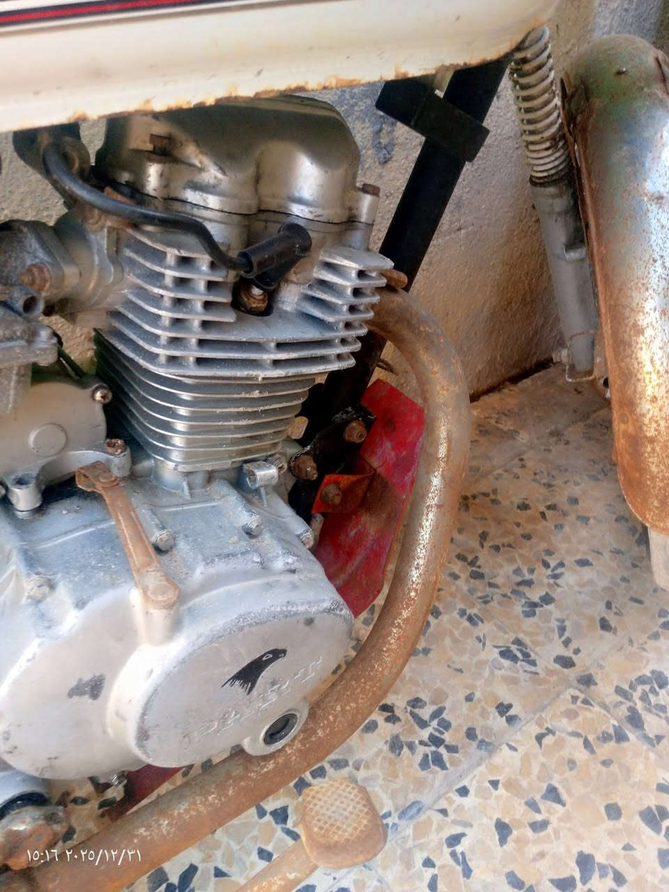 سلام عليكم دراجه ايراني خمسه كير كوم حديد عطلت وذبيته بلحوش رقم اسود سعره 250وبيه توفاوض  البصره ابو خصيب البهادريه  ال رقم ***********مستعجل عله بيعه
