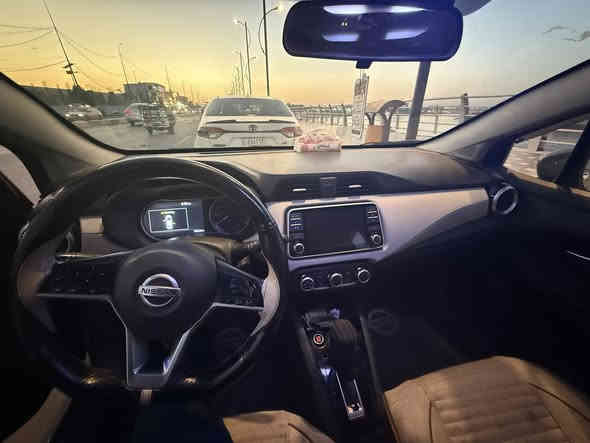 سلام عليكم 
نيسان فيرسا موديل ٢٠٢١ للبيع 
رقم سليمانيه لل٢٨ 
فول مواصفات للأخير 
بصمه 
رادار امامي خلفي 
اوتو بريك 
شاشة ديجيتال 
كار بلي 
تحكم جهتين 
منضومه زينون 
حادثه قطعه وحده فقط الجاملغ الأمامي الأيسر تبديل الباقي مكفول كفاله عامه 
السعر ١٢٥$ وبيهه مجال قليل 
للاستفسار الاتصال ***********  
مكان السياره واسط الصويره
