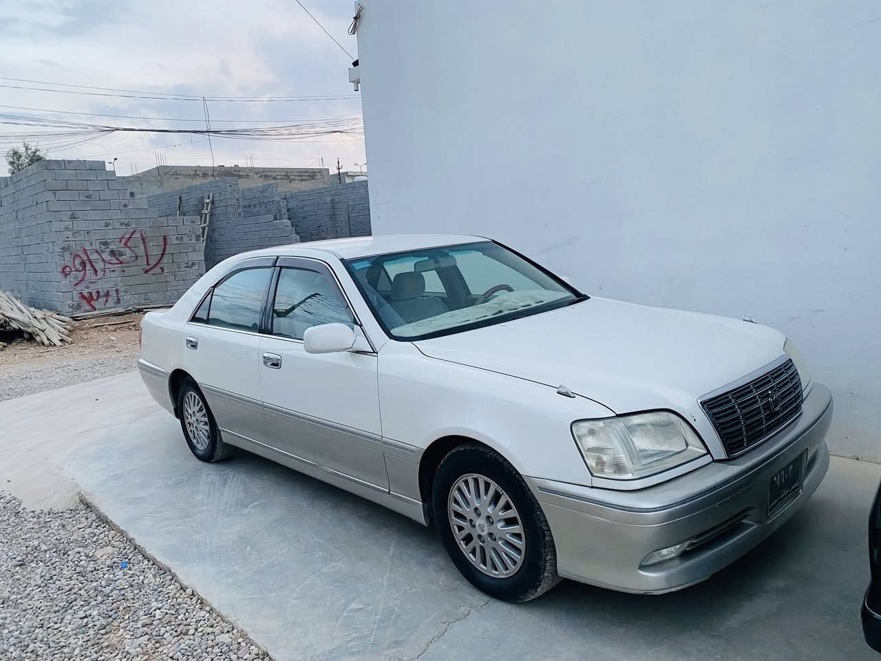 مەلیکەی مووس
مەکینەVVT_Iفیفیتی 
داشپول نەجەفی رەقەم یەک 
دوو دوگمەی 
چوار کوشن کارەبا
بی چال شوختە لەرووبەروو زۆر لە رەسمەکان جوانترە
شوین کەلار
٥٢گلا مەجالیکی برایانە

***********
