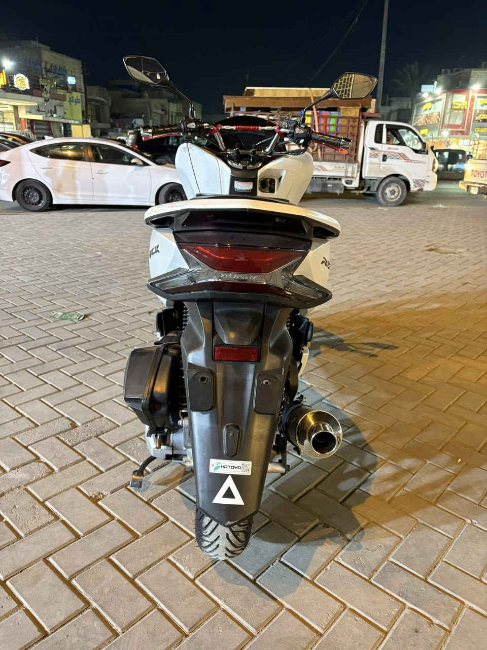 السلام عليكم pcx للبيع الجيل الثالث  ياباني
الدراجه جديده بمعنه الكلمه مكفوله من الزلغ 
المحرك 125سيسي  
الستان كهرباء 
الحساس الزدحام  A
المكان مدينه الصدر 
الرقم لاستفسار ***********
