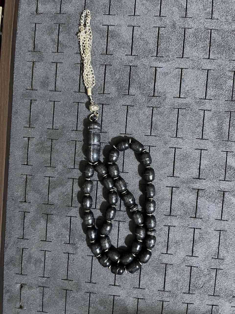 السلام عليكم سبح بأنواع و گصات مختلفه وسوارات ومحابس السعر خاص *********** كل من وسعره اسعار مختلفه تحياتي
