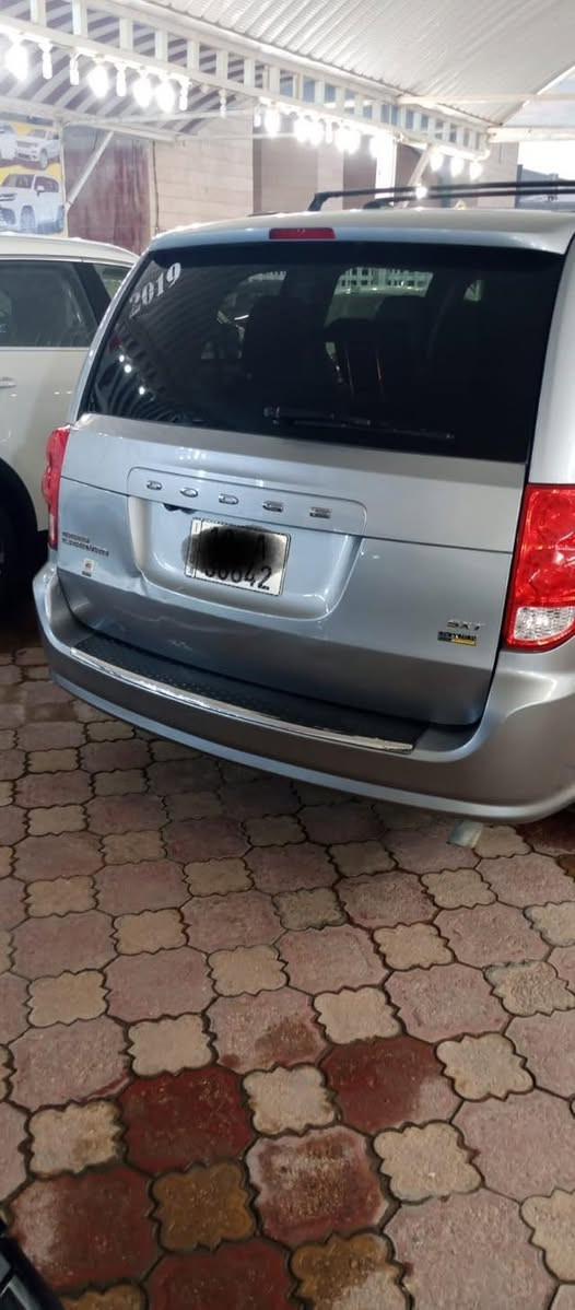 سلام عليكم 
دوج كرفان موديل ١٩ 
بي بنيد
وجاملغ الأمامي ونص بل جاملغ الخلفي 
سيارة حلوه مابي نقص 
فول موصفات 
فه SXT
السعر١٧٥بي مجال 
رقم جديد كربلاء 
ترهم مراوس ونقداً 
مكان النجف الحيدرية
***********
