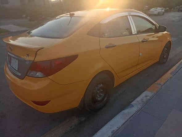 للبيع اكسنت تكسي مضلع أمريكي جي تي اي رقم بغداد بسمي وشرط التحويل الحادث جاملغ وبنيد للاستفسار فقط واتساب *********** لا اتدزلي خاص ما اجاوب السعر ٨٥ ورقة مكاني بغداد الطالبيه بغداد
