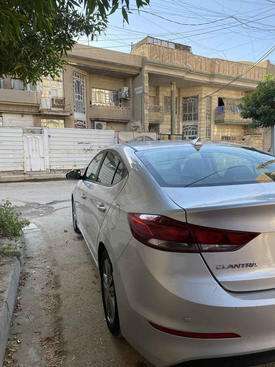 السلام عليكم النترا موديل 2018 وارد امريكي بدون حادث فقط سرقة وذاكر تفاصيلها بالفديو موجود بالمنشور 
تبريد ثلج صدرها بلادي عل وضع الشركة مكينة خير من الله  دوش كامرة خلفية حساسات جانبية شاشة كاربلاي تحكمات جهتين رقم بغداد دولي بأسمي 
مكان السيارة بغداد الامين الثانية

السعر 117 وبيها مجال شي بسيط 
رقم الهاتف ***********
