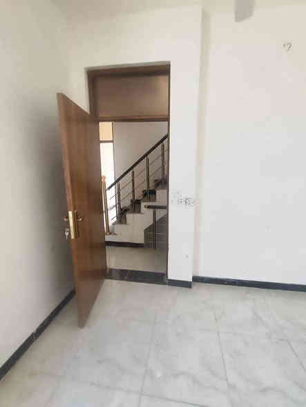 🏠مشتمل   50متر للبيع. حديث
🌐طابو زراعي سند 25 تنازل شركه 

🎴الدوره كراره النسيم شارع البهجا رقم القطعه 144  موقع راقي

🌐طابقين ونص . يومين يجهز مفتاح

♦️واجهه 5نزال 10

 ♦️الطابق الارضي  يحتوي.

♦️ استقبال ومطبخ  .  وخدمات صحيه ومنور. 

♦️الطابق الثاني   غرفتين    نوم. وحمامات 

♦️ بيتونه وسطح 

 ♦️عرض الشارع 10متر خدمات كامله مي مجاري كهرباء تبليط

♦️ للاستفسار الاتصال على الرقم 
***********
غير متواجد على الفيس بوك
