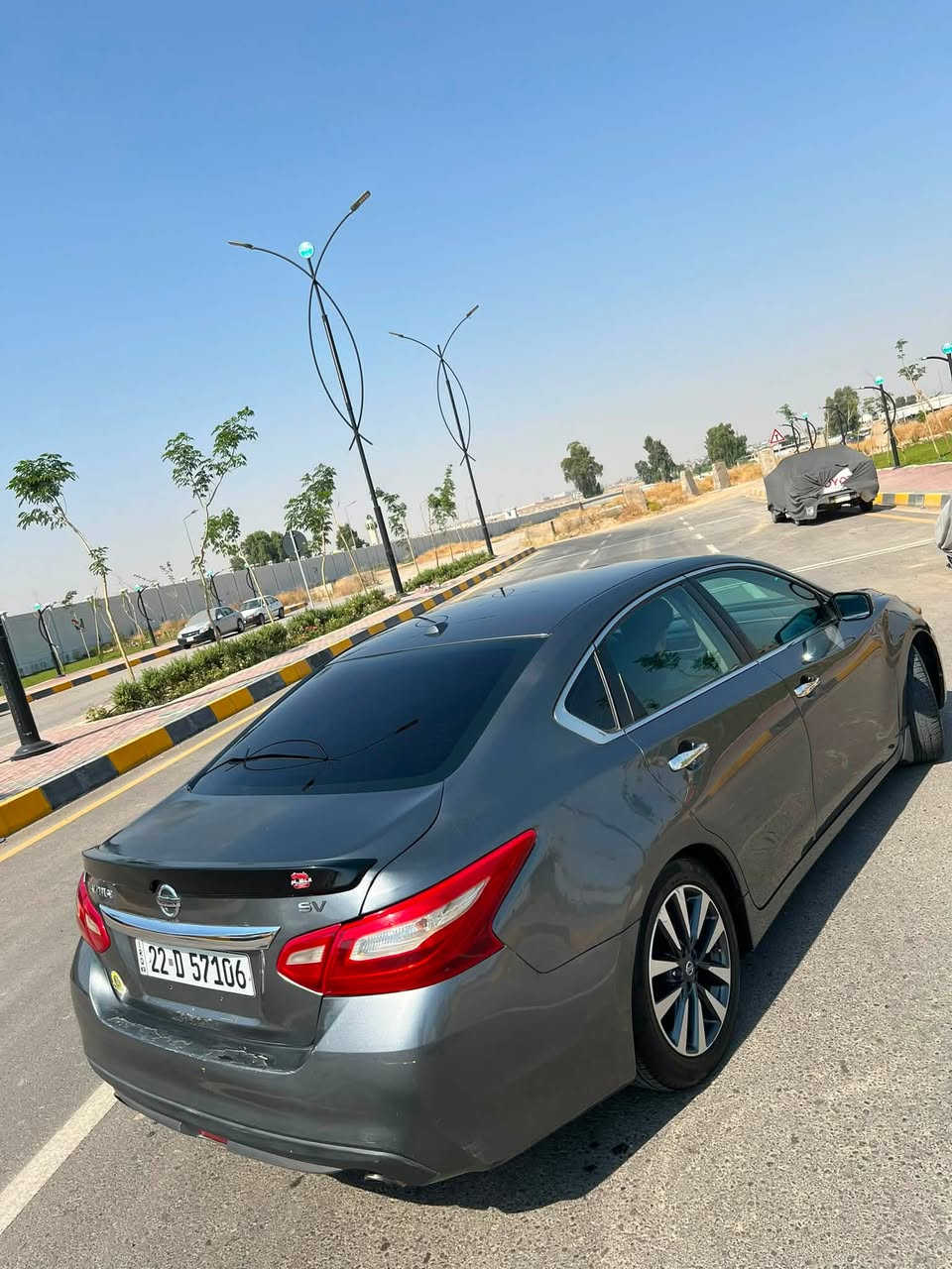 السلام عليكم
نيسان التيما 2017 sv 
محرك 2500 
ضررها جاملغ خلفي + قبغ صندوك فقط
السياره مال بيت نظيفه 
ترهم بيع او مراوس حسب القناعة
السعر 117 
***********
واتساب

