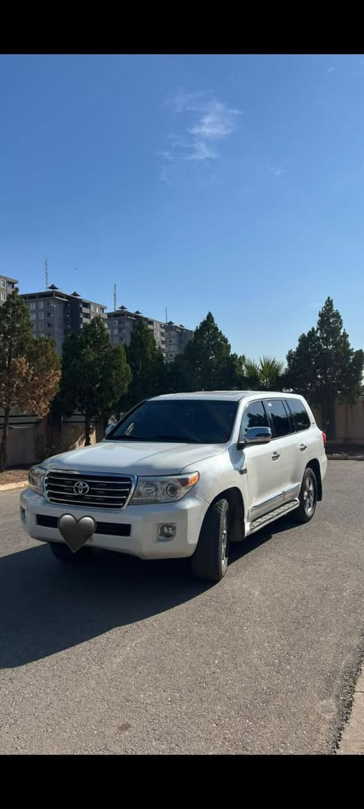 لاندکروزەر - وەنەوشە ٢٠١١
GXR - V6
فول مواسەفات - دوبەی
هەموو شتێکی بە شەرت،
دوو بست بۆیاخ.
***********
هەولێر
