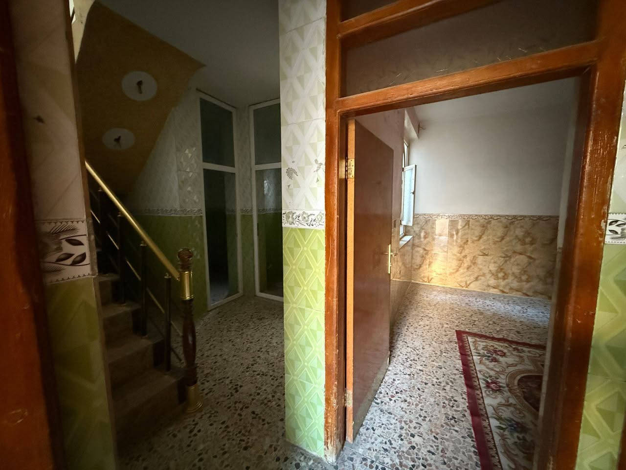 بيت للبيع عنوان الحله شارع 80 قرب مول نون متكون من غرفه واستقبال ومطبخ وموزع صحيات للاستفسار الاتصال على الرقم التالي 
***********
***********
