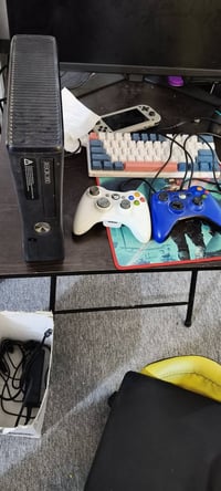 اكس بوكس 360 مهكر بيه أكثر من 200 لعبة دبل جوستك مع دركسون للبيع ب135 ...