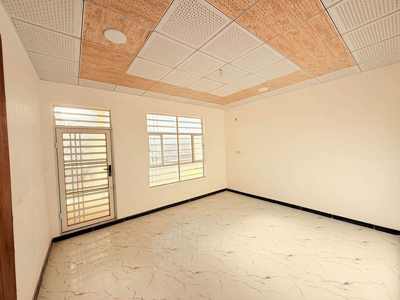 طابو صرف المساحه ٥٠ م طابقين حي ميسان الشريط
النجف // حي ميسان // الشريط 

بناء حديث وغير مسكون // مكان جدا راقي // شارع ١٠ م 

#يوجد فيديو للبيت كامل 

***********وتساب او اتصال
