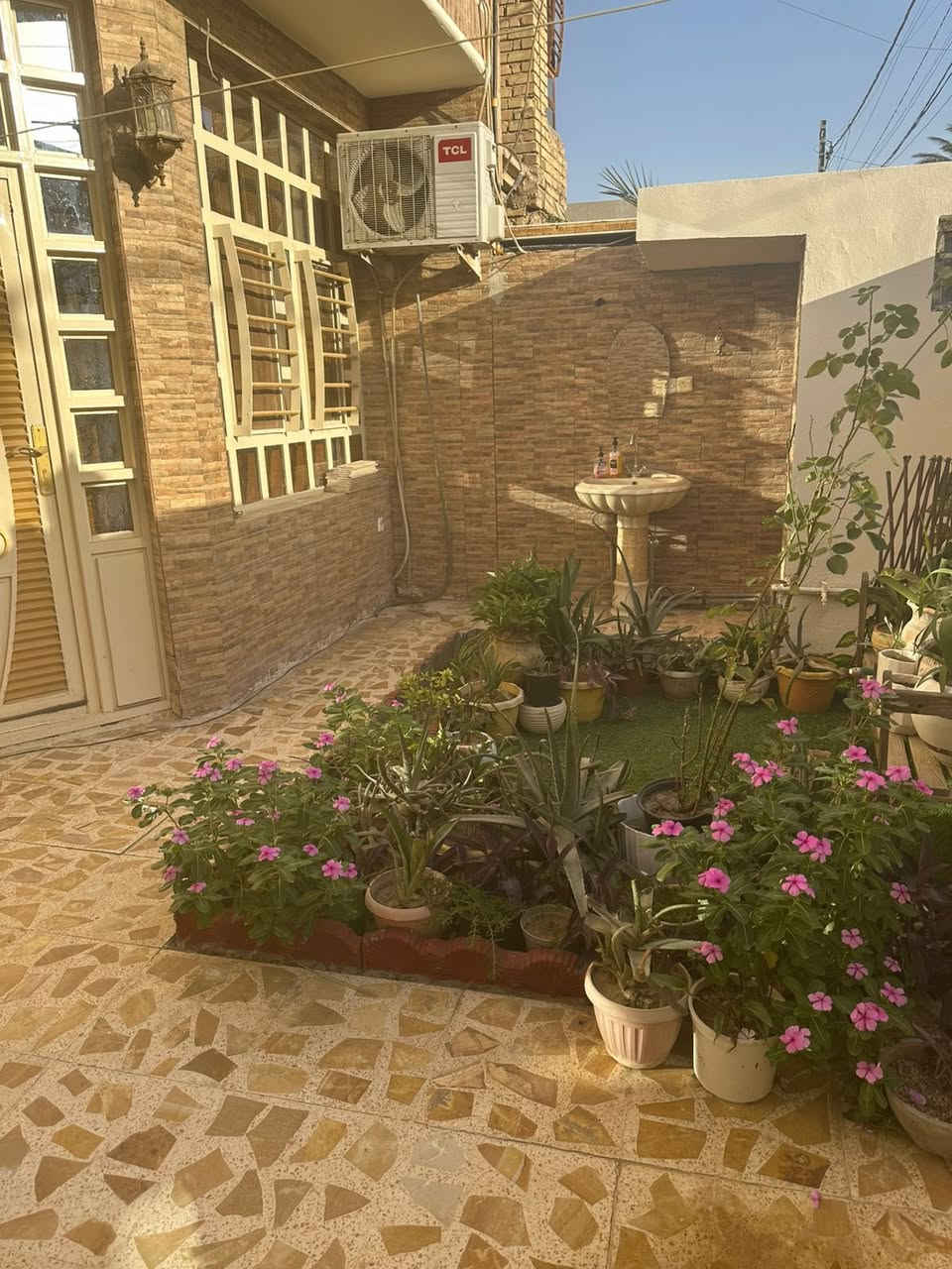 🏠 بيت للبيع في الفلوجة – الضباط الرابعة

📍 بالقرب من شارع 60 الفلوجة

🔹 المساحة: 150 م²
🔹 الواجهة: 7.5 متر
🔹 النزال: 20 متر

يتكون البيت من:
✅ 3 غرف نوم
✅ صالتين
✅ استقبال
✅ مطبخ
✅ 2 مناور
✅ 3 حمامات (أعزكم الله)
✅ مخزنين PVC

منطقة هادئة ومخدومة، وموقع مميز قريب من شارع 60 الحيوي
📄 طابو صرف 

💰السعر :  ١٥٠ مليون قابل للتفاوض

📞 للاستفسار  الاتصال على الارقام التاليه 
***********
***********
***********

#ابوميلان #عقار #الفلوجه #ا #استثمار
