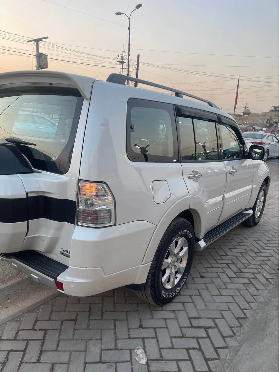 السلام عليكم 
باجيرو موديل 15صدفي حبتور 
ماشية 142
محرك كير مكفولات 
السيارة بيها فقط بنيد صبغ ودعامية بدون دواخل رقم بغداد السيارة نظيفه الحمدلله كله ع الشركه
الاتصال *********** بغداد, العراق
