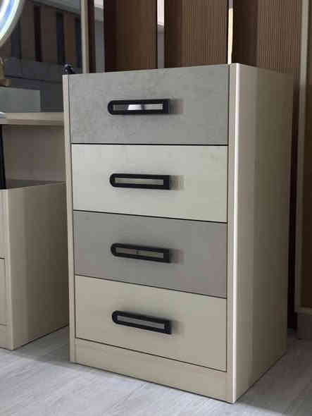 غرفه نوم تركي المنشئ
متكون  من 10 قطع 
كنتور مع ملحق أناره
قياس الكنتور 340 
سرير مخزن  واناره
كومدي   عدد 2 أناره 
 ميز تواليت  أناره
 شازلون 
مرايه 
طابورية 
  ظهر بلوك 
برغي وچوي حديد 

تتوفر عدت  موديلات  للتواصل خاص او عبر الواتساب 
***********
