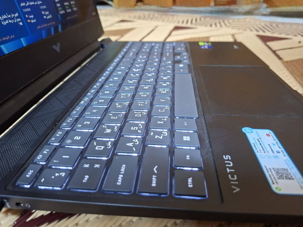 للبيع – HP Victus Gaming Laptop | بحالة ممتازة جدًا
أعرض للبيع لابتوب HP Victus بحالة ممتازة جدًا، تم شراؤه قبل 4 أشهر فقط، وما زال داخل الضمان. الجهاز نظيف جدًا، استخدام شخصي وخفيف، ولا توجد فيه أي مشاكل أو أعطال.

المواصفات:

Intel Core i7 (الجيل 13 - فئة H)

NVIDIA GeForce RTX 4050 6GB

16GB RAM

512GB SSD

شاشة 15.6 بوصة بدقة عالية ومعدل تحديث 144Hz

Windows 11

مميزاته:

مناسب للألعاب الحديثة على إعدادات عالية.

ممتاز للتصميم، المونتاج، والبرمجة.

أداء سريع جدًا وإقلاع وتشغيل سلس.

الشاحن الأصلي موجود.

الجهاز جاهز للفحص والتجربة.

السعر المطلوب: 1,400,000 دينار عراقي.
العنوان بغداد جسر ديالى الجديد 

للاستفسار، يرجى التواصل على ***********
