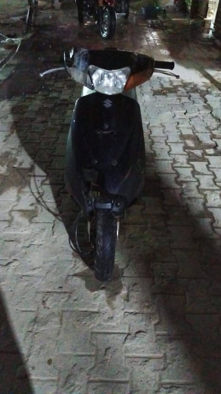 سلام عليكم دراجه ساسوكي رياضي دراجه اوراق اصولي الدراجه متروكه ما مفتوحه علا وضع الشركه عوزها الكفر الكدامي يتبدل الدراجه كلشي شغال بيها الكرباءيات نكره سلف والشراي بخدمته هاذا(***********)
