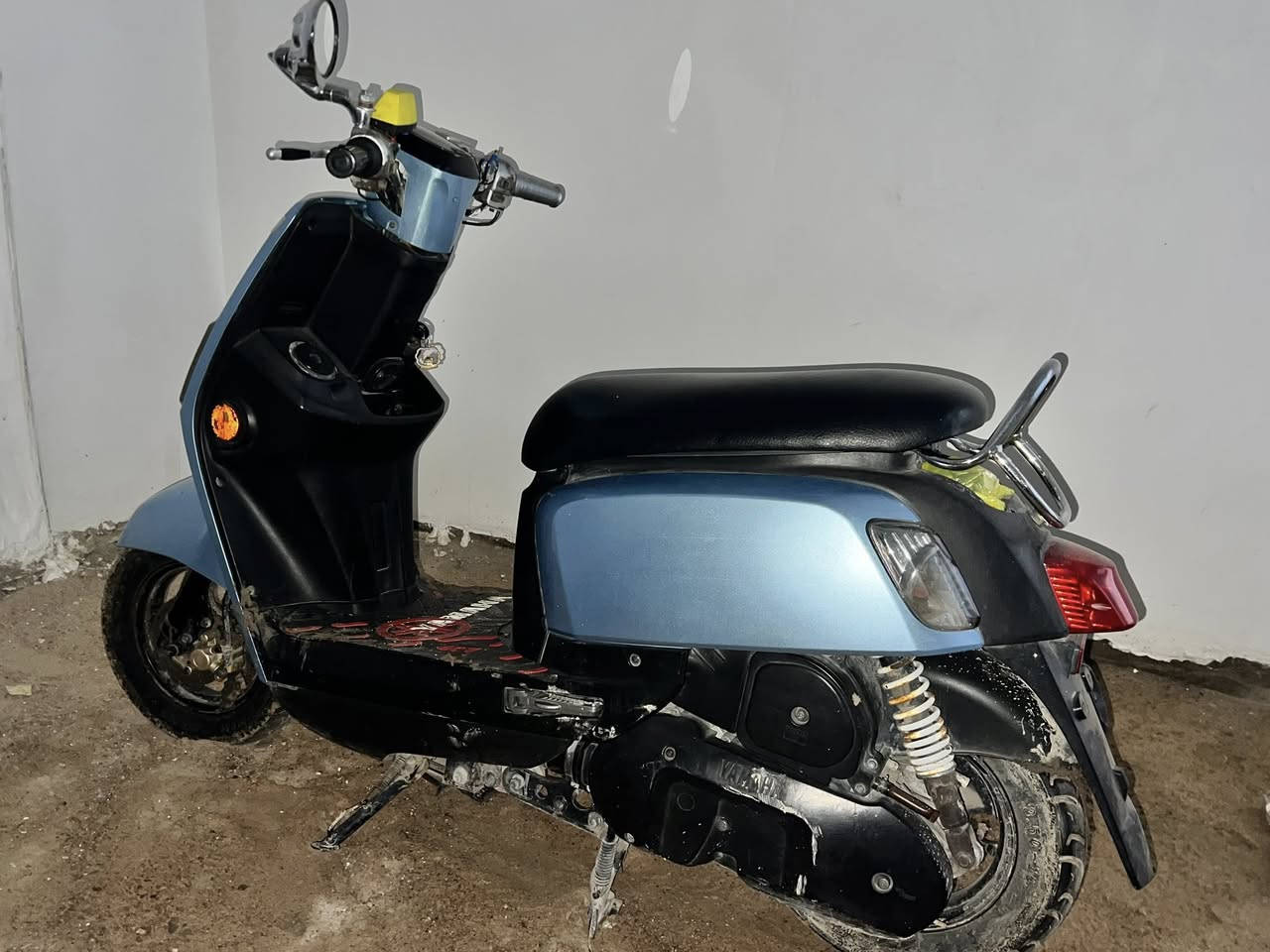 السلام عليكم ورحمة الله وبركاته
دراجة بليسي للبيع 
مكينة مامفتوحة شرط تفحص بيدك 
للاستفسار *********** 
ومتواجد بلخاص ايضاً 
مكاني سوق الشيوخ
