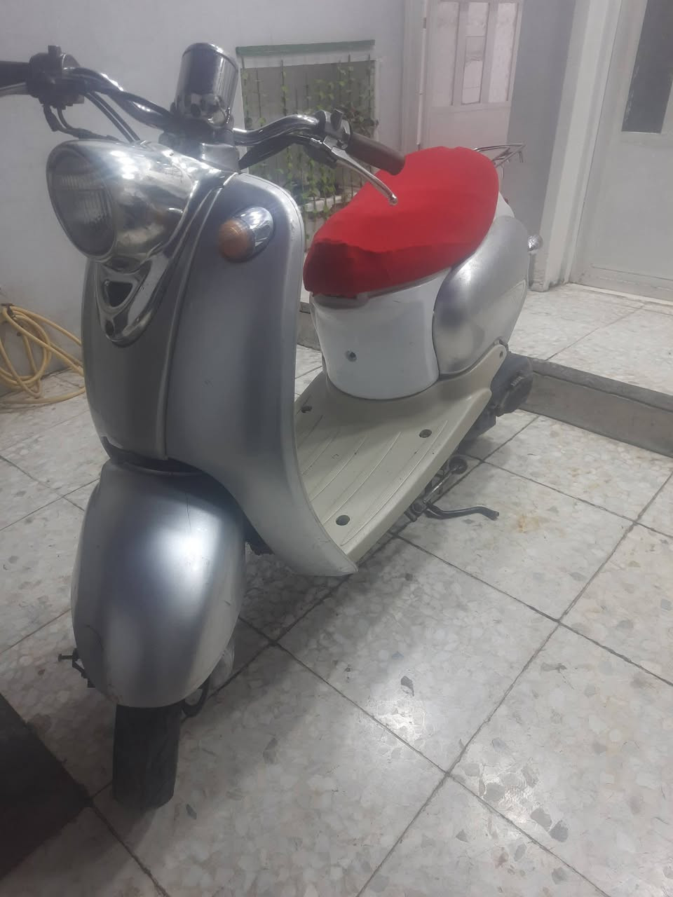 السلام عليكم للبيع دراجه كلاسك مكاني لامين الثانيه السعر ٣٠٠بيهاا مجال ***********
