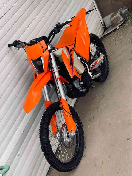 سلاو براياني ئةزيز
ئةم KTMبؤ فرؤشتن 
يان گؤرينةوة تةنها بةمانة (crx_kews_rmz_xgz_k26)   
مؤديل ٢٠٢٤
وةجبة يةك
مةكينة ٢٥٠ 
٦ گير
٤ وةلف
راديتةري  رؤن 
 نمونةي جواني و قوةت 
بؤ عةيب مةپرسن هةموو 
گياني بةشةرت 
سعري (١٤ گةلا و٢٥دؤلار) 
رجائةن مةعامةلة قفل ناكةم موشتةريت وةرة سةيريكة و مةعامةلة دةكةين  
بةپيي توانا خاترت دةگرم
شوينم كةلار
***********
*********** كالار
